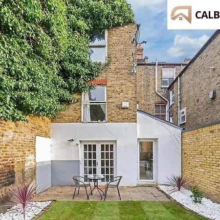 Ferienwohnung Urban Hideaway, Private Garden, 2 Mins To Station